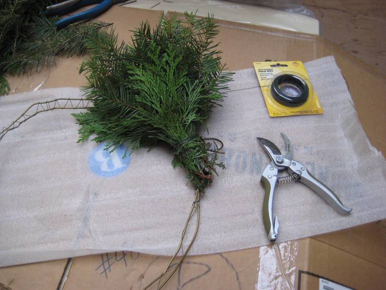 Новогодний хвойный венок