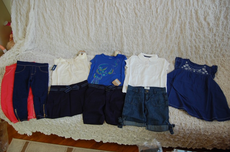 Это болезнь или ребенок одет на год вперёд)))))