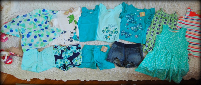 Это болезнь или ребенок одет на год вперёд)))))