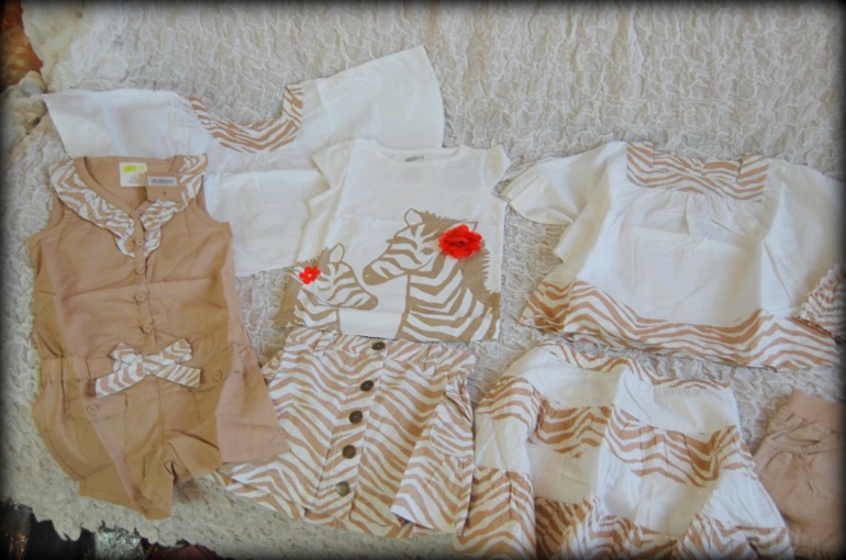 Это болезнь или ребенок одет на год вперёд)))))