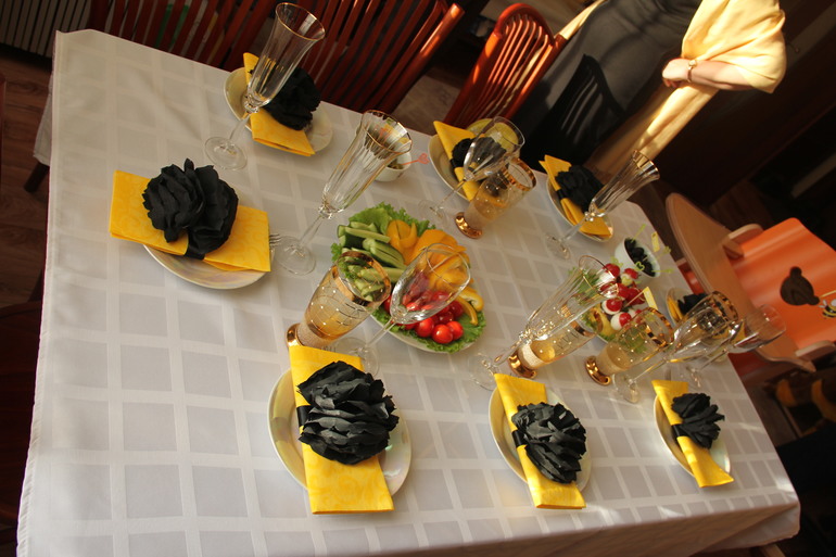 Годовасие с пчелками.