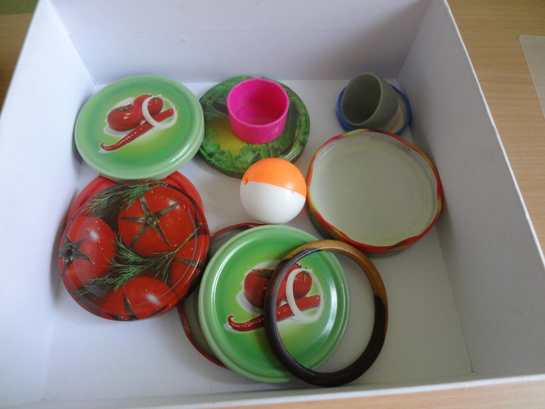 Трогательная игра с коробочкой -сортером