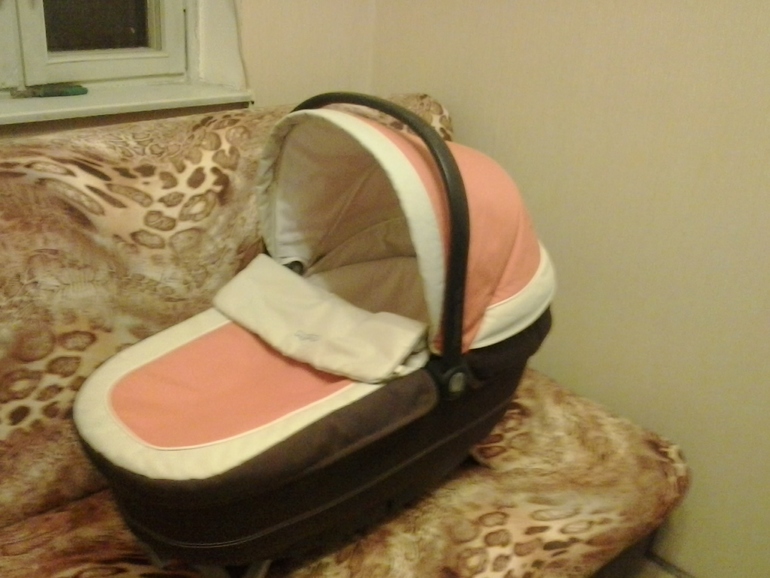 ЛЮЛЬКА PEG PEREGO NAVETTA XL. БЕЗ ШАССИ. ЦВЕТ TROPICAL. 1500 РУБ.