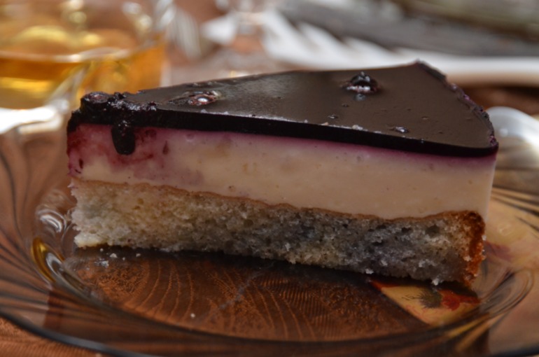 Чернично-панакотовый тортик