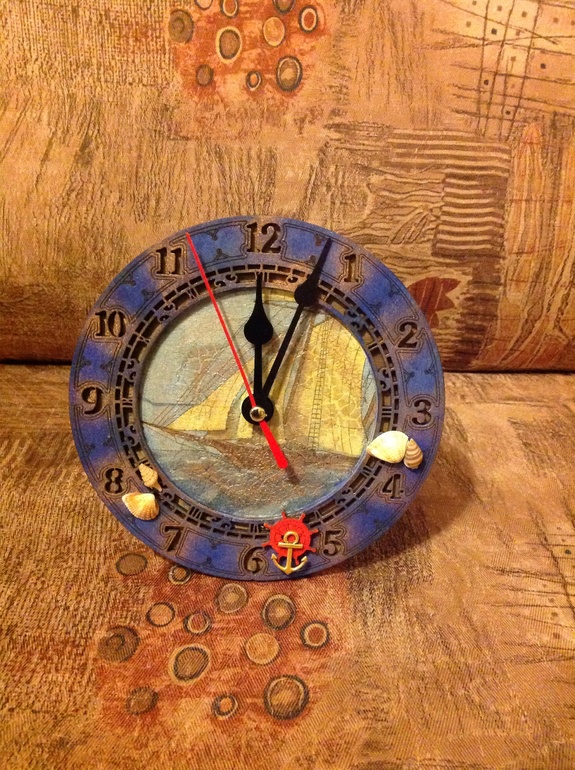 Прекрасные деревянные часики с милым оформлением