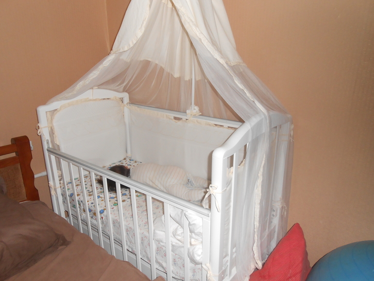 Пробуем переселить на ночь в свою кроватку