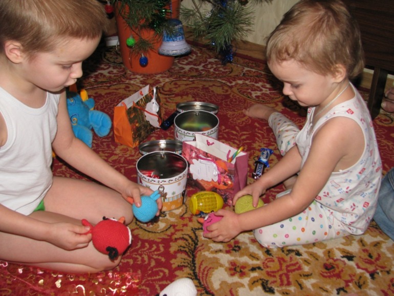 Спасибо Феям! Детки получили конфетки утром 1 января)))