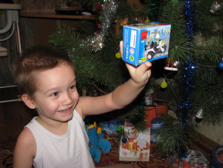 Спасибо Феям! Детки получили конфетки утром 1 января)))