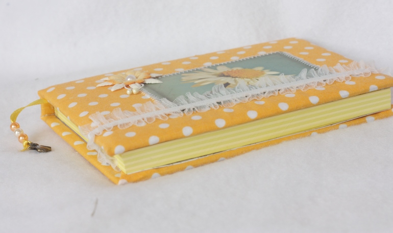 Блокнот желтый в горошек