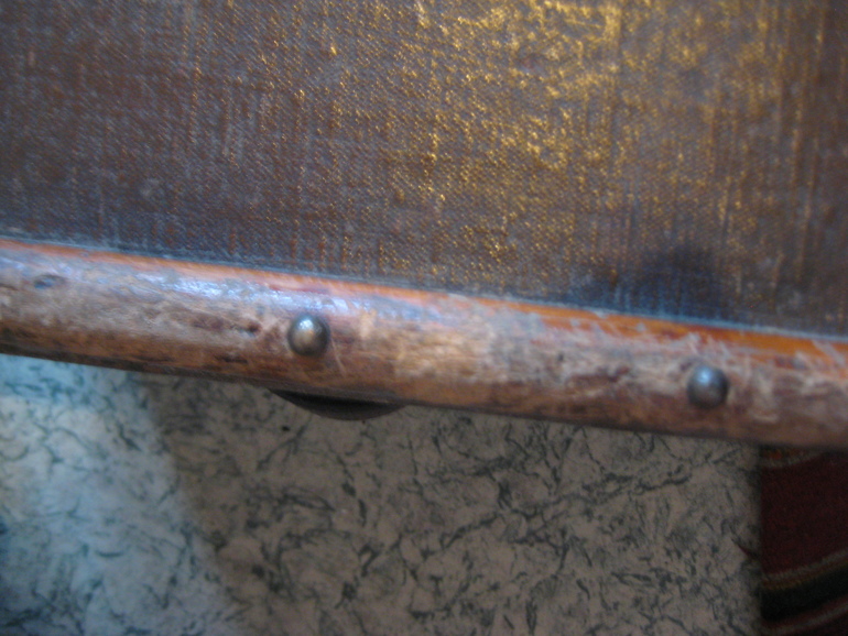 Как реставрировать старинный сундук?