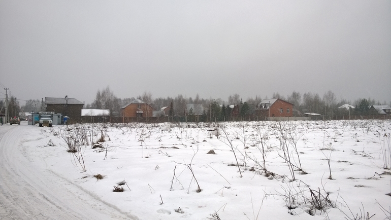 участок с фундаментом