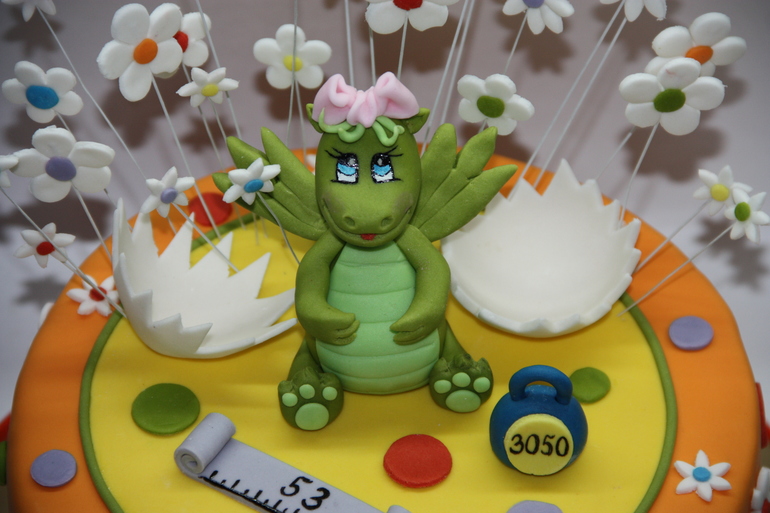 Торт на годик с дракошей.