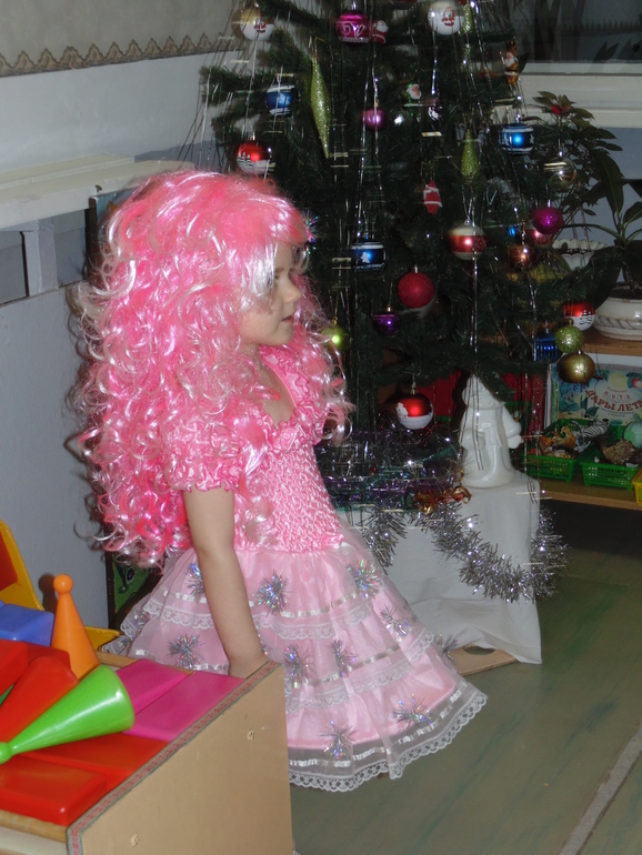 А у нас сегодня в саду , Новогодний утренник !!! ))) ... и любимая наша - Кукла Милаша )))