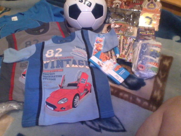 и мы с подарочками)