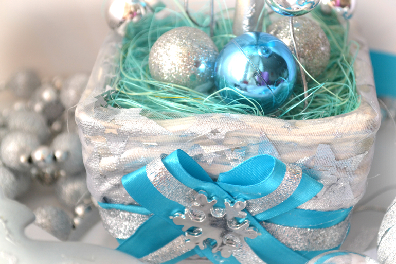 Праздник к нам приходит))