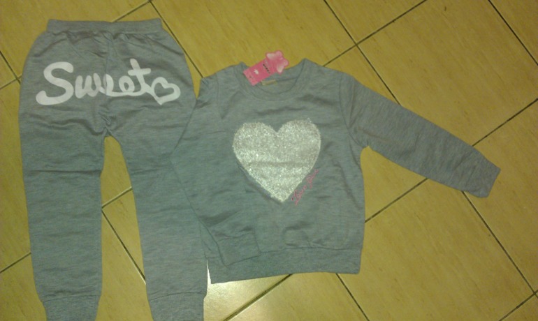 Костюмчик с сердечком. Оригинальное фото.