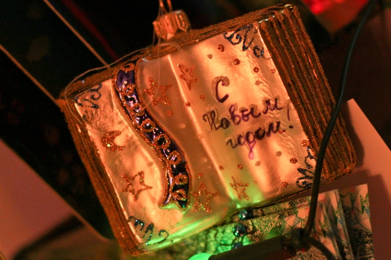 А вы делали книгоёлку?))) А бибилиотеку приводили в порядок?)