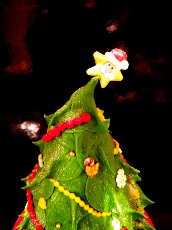 А теперь и  елка-Новый Год!)))