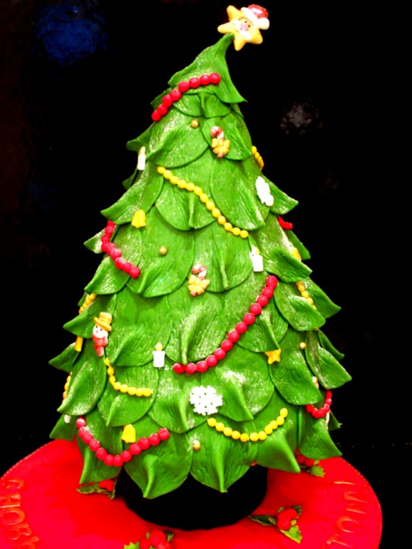 А теперь и  елка-Новый Год!)))