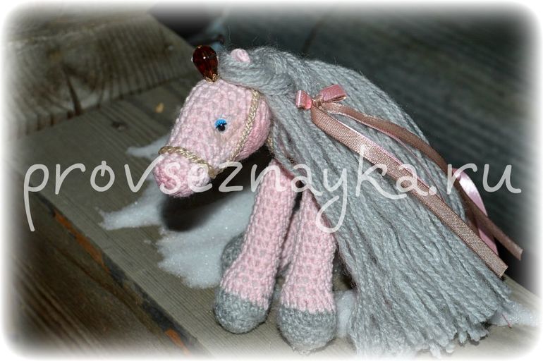 Розовая лошадка