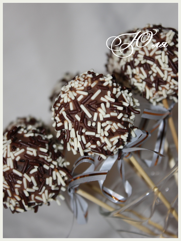 Шоколадные кейкпопсы с орешками в шоколаде