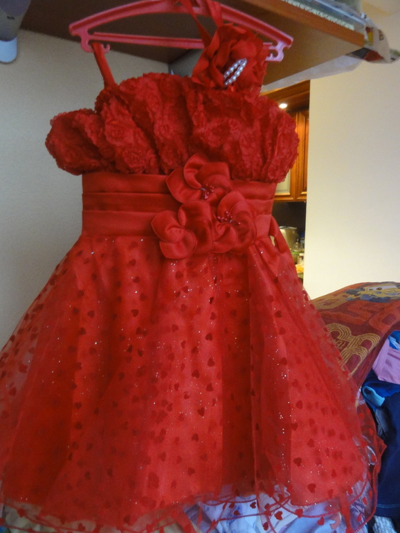 КАКОЕ ПЛАТЬЕ ОДЕТЬ НА УТРЕННИК