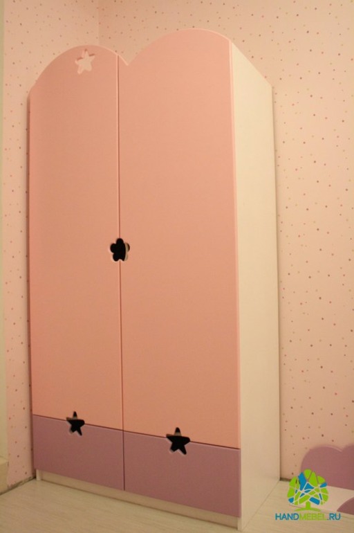 Детская комната "Шотланка". Кровать-домик, кровать, шкафы, стол.