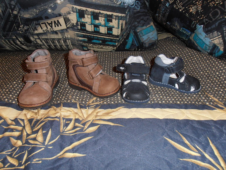 Ботиночки для мальчика 18 и 20 размера.