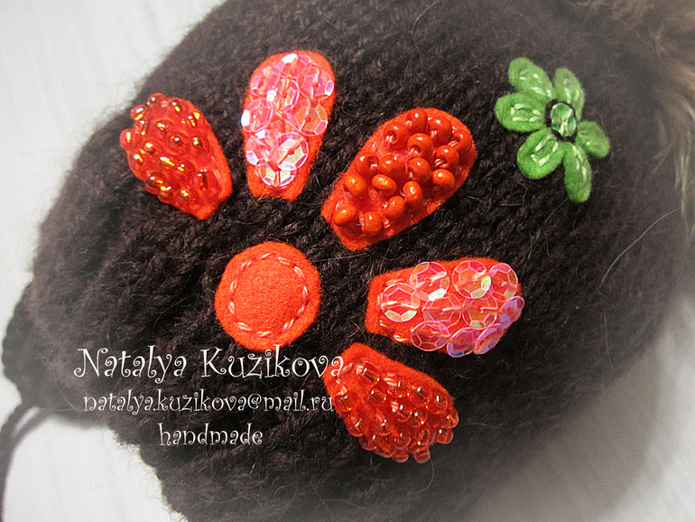 Зимняя шапочка "цветочная"