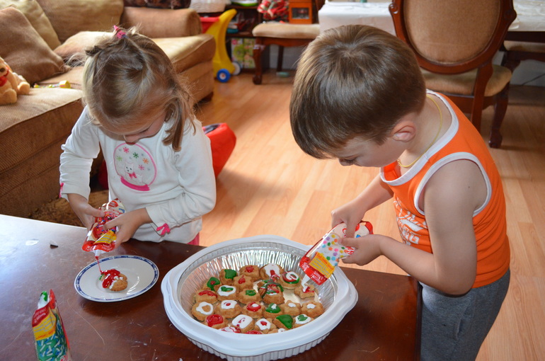 Наш первый Домик из печенья и просто печенья))) 3г.8мес.