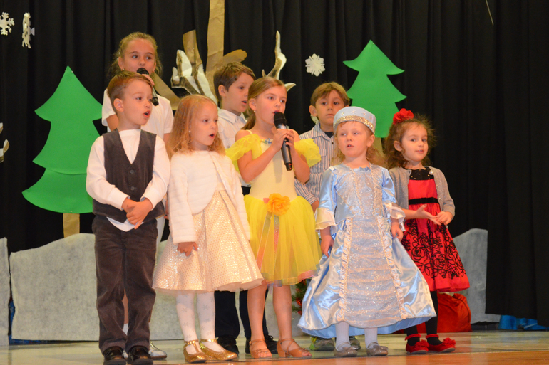 Новогодний утренник в русском детском клубе, 14 декабря 2013г