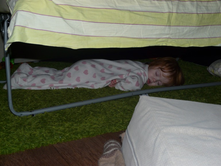 Буду кратко, рисуем,спит,пьем...