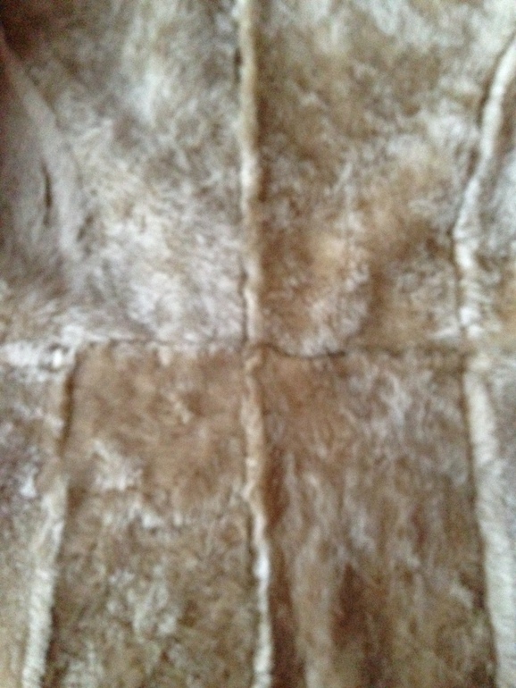 Женская дубленка 42 размер. Удобная и теплая.