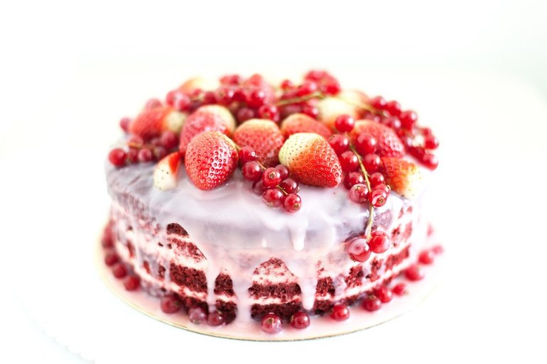 торт Красный бархат с фруктами