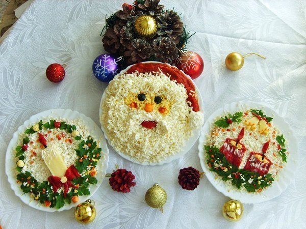 Как оформить новогодние салаты