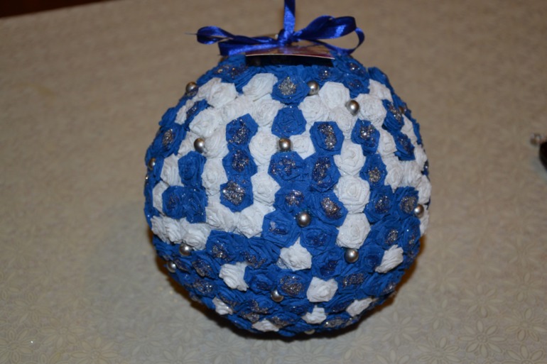 Новогодний шар из бумаги