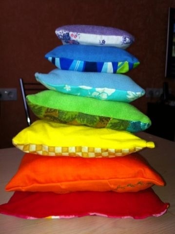 Радужные подушечки с разной текстурой и наполнением