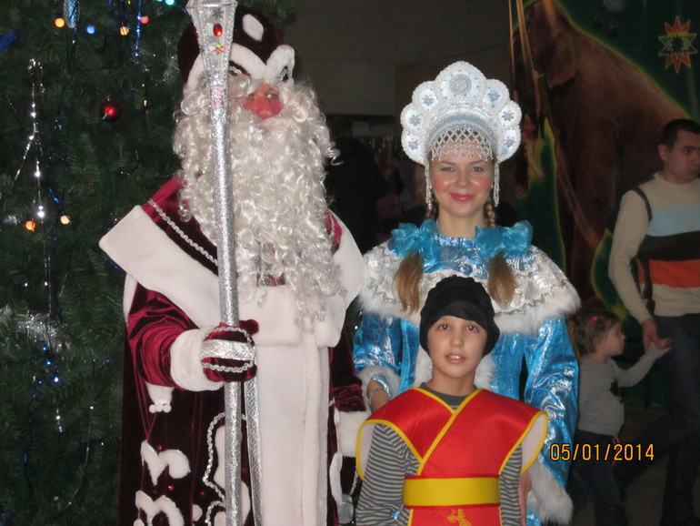 Новогоднее представление в цирке огромных зверей.