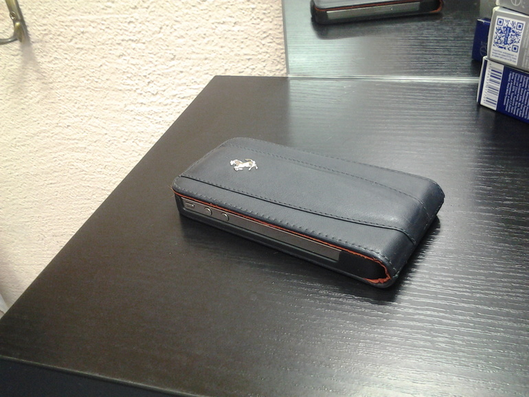айфон 4s с кожанным чехлом ferrari 10000