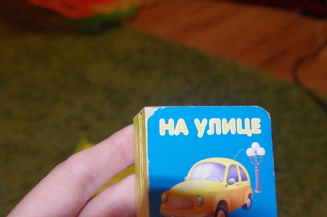 Продам книжки и кукольную мебель