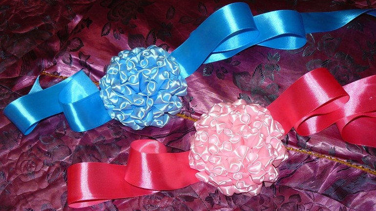 Девочки, прошу проголосовать какой бант на выписку красивее..