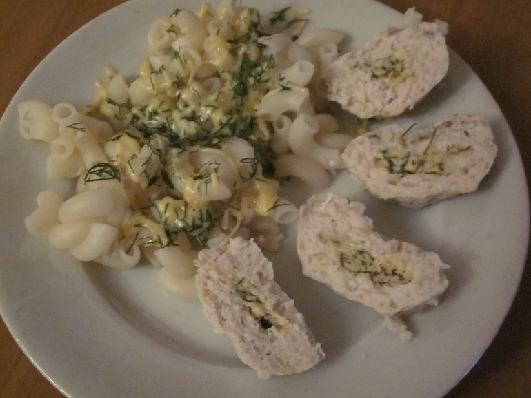 Куриная котлетка с сыром и зеленью на пару