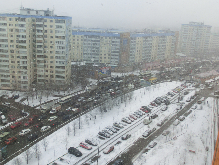 Шел четвертый день обычного снежного апреля...