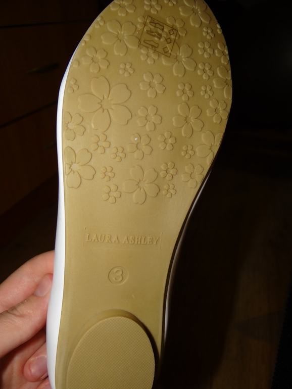 Новые белые туфли Laura Ashley 3 Little Kid 1300 р.