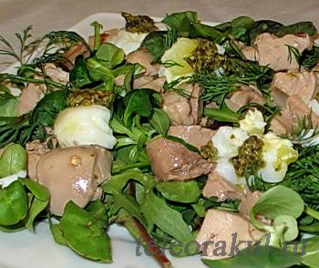 Салат из печени трески с руколой и с.пэсто