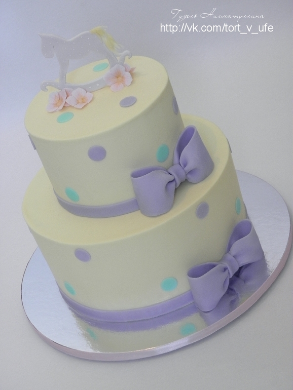Торт двухъярусный с лошадкой)