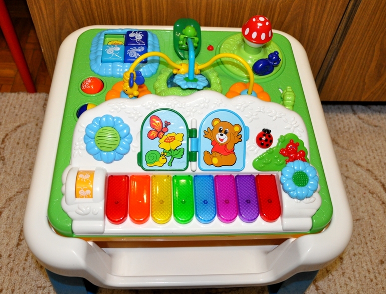 Б/у Музыкальный игровой столик Chicco Modo, 2500 руб.