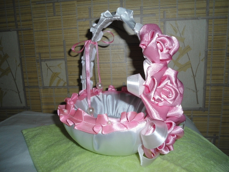 Корзинки атласные.