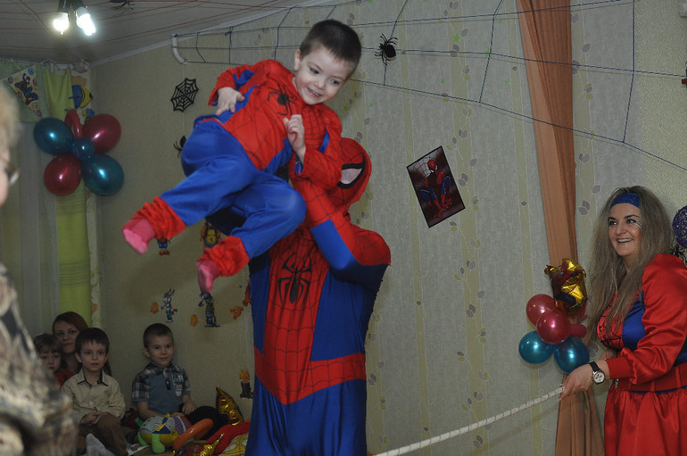 Фото человек паук и мои именниники