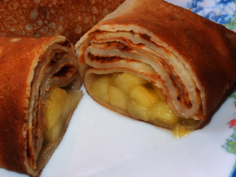 Блины с яблоками